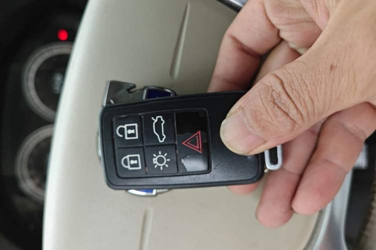 Used Volvo XC60 2012 T5 Comfort Edition Vehicle Key