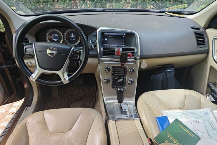 Used Volvo XC60 2012 T5 Zhiya Edition Center Console