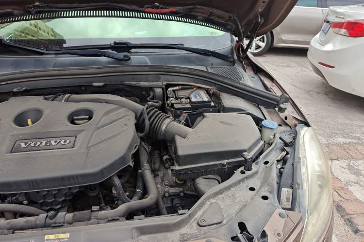 Used Volvo XC60 2012 T5 Comfort Edition Engine Bay Left