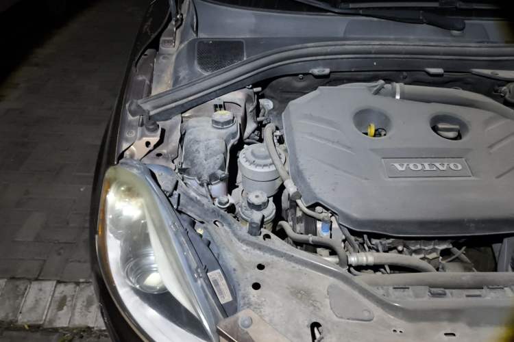 Used Volvo XC60 2012 T5 Comfort Edition Engine Bay Right