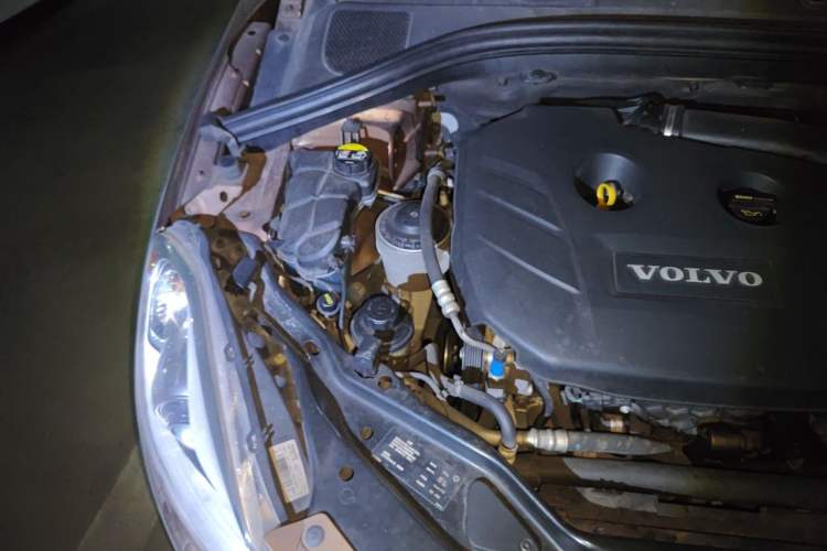 Used Volvo XC60 2012 T5 Zhiya Edition Engine Bay Right