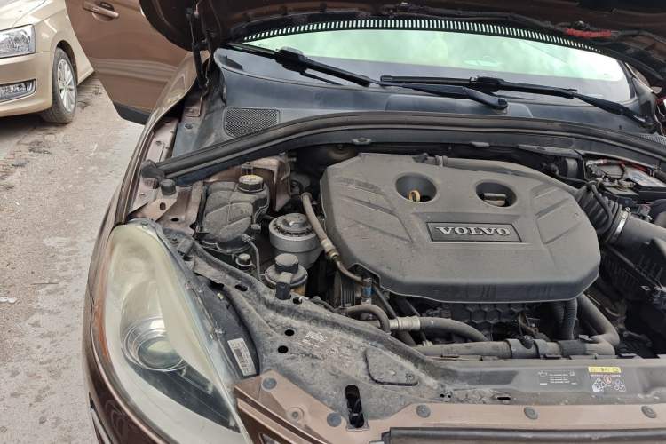 Used Volvo XC60 2012 T5 Comfort Edition Engine Bay Right