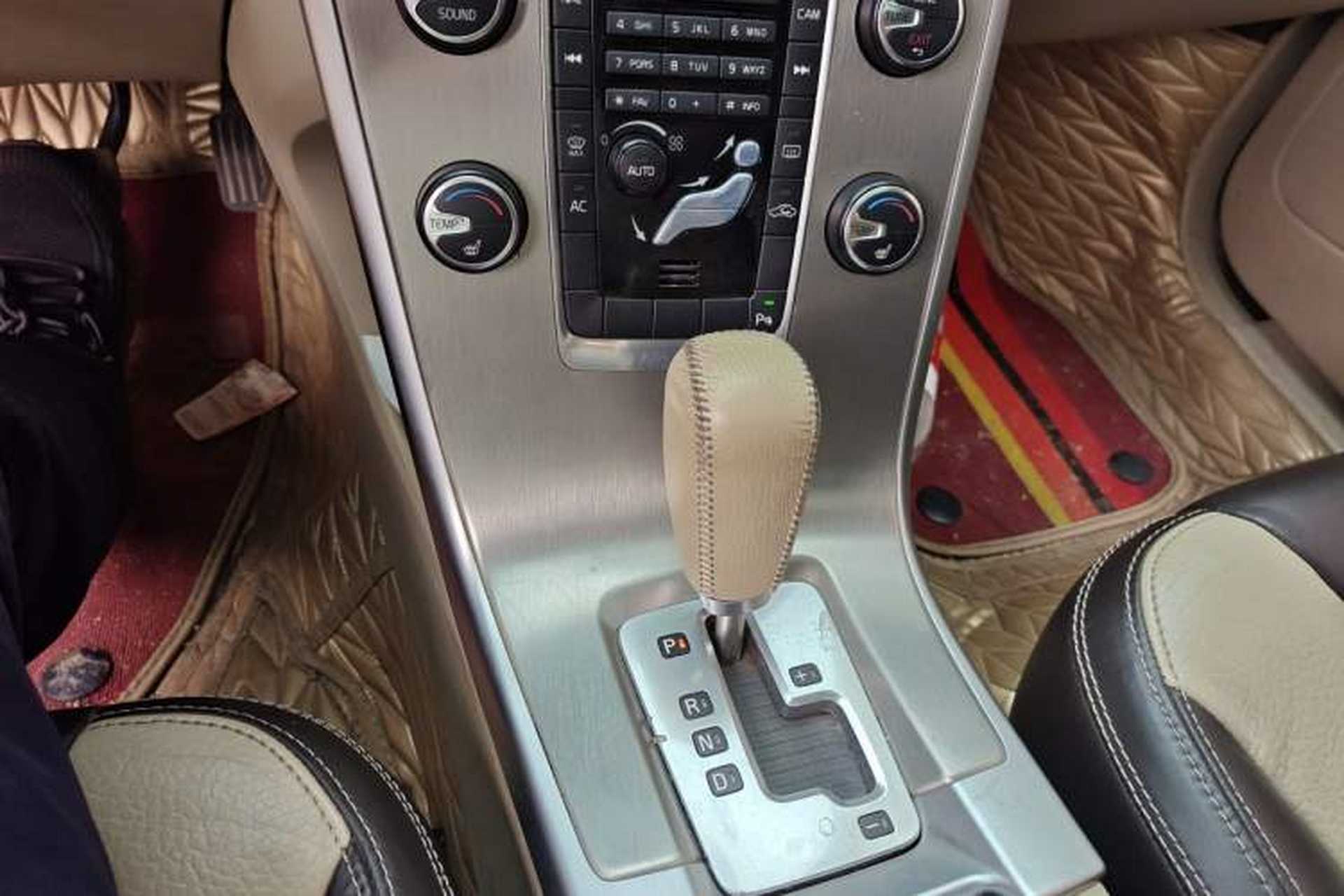 Used Volvo XC60 2012 T5 Comfort Edition Gear Lever