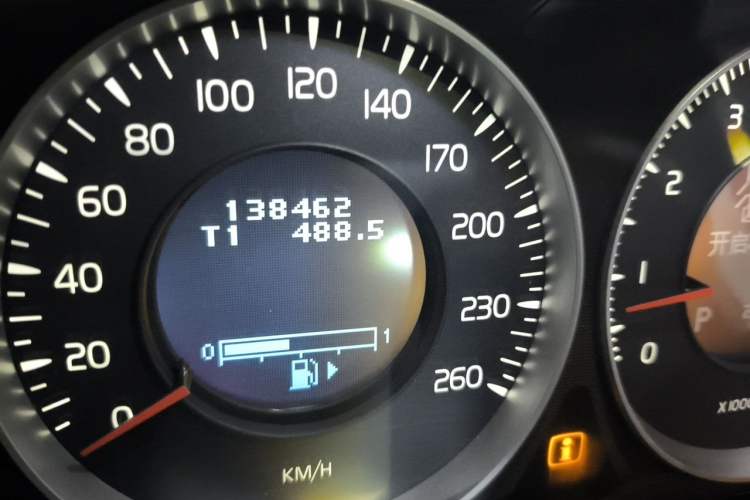 Used Volvo XC60 2012 T5 Comfort Edition Odometer Close Up