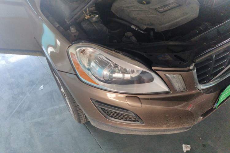 Used Volvo XC60 2012 T5 Comfort Edition Right Front Headlight