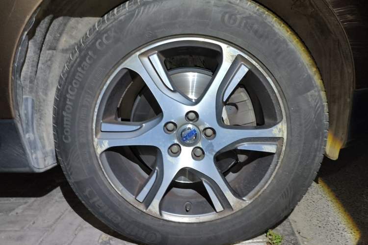 Used Volvo XC60 2012 T5 Comfort Edition Right Front Wheel Hub