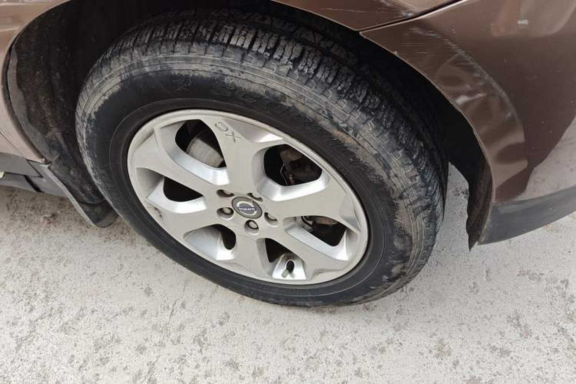 Used Volvo XC60 2012 T5 Comfort Edition Right Front Wheel Hub