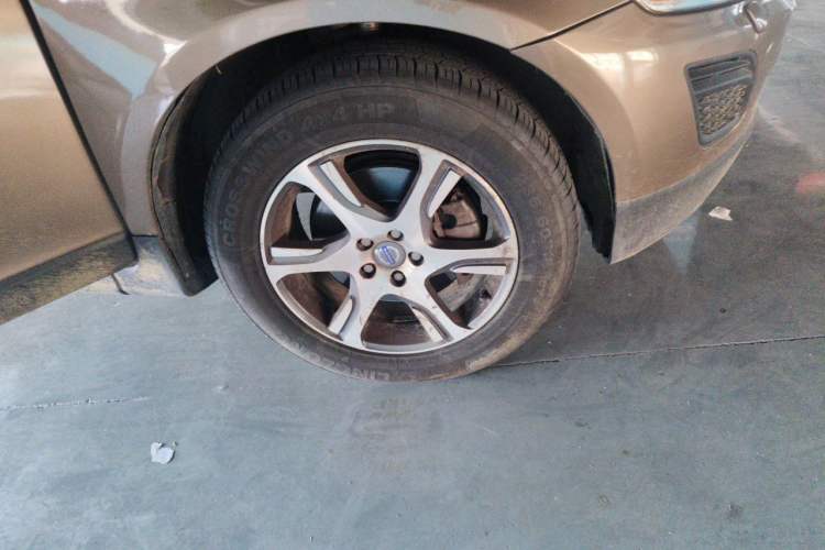 Used Volvo XC60 2012 T5 Comfort Edition Right Front Wheel Hub