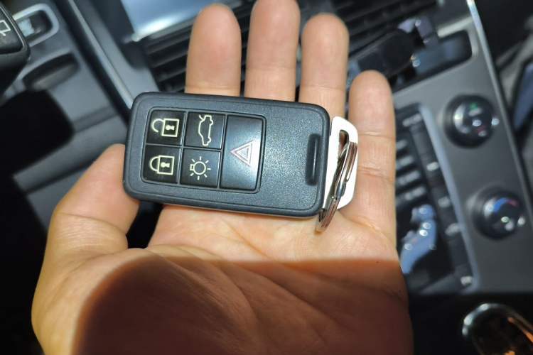 Used Volvo XC60 2012 T5 Comfort Edition Vehicle Key