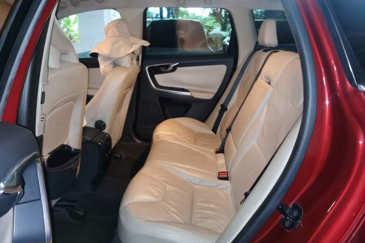 Used Volvo XC60 2012 T5 Zhiya Edition Left Rear Seat