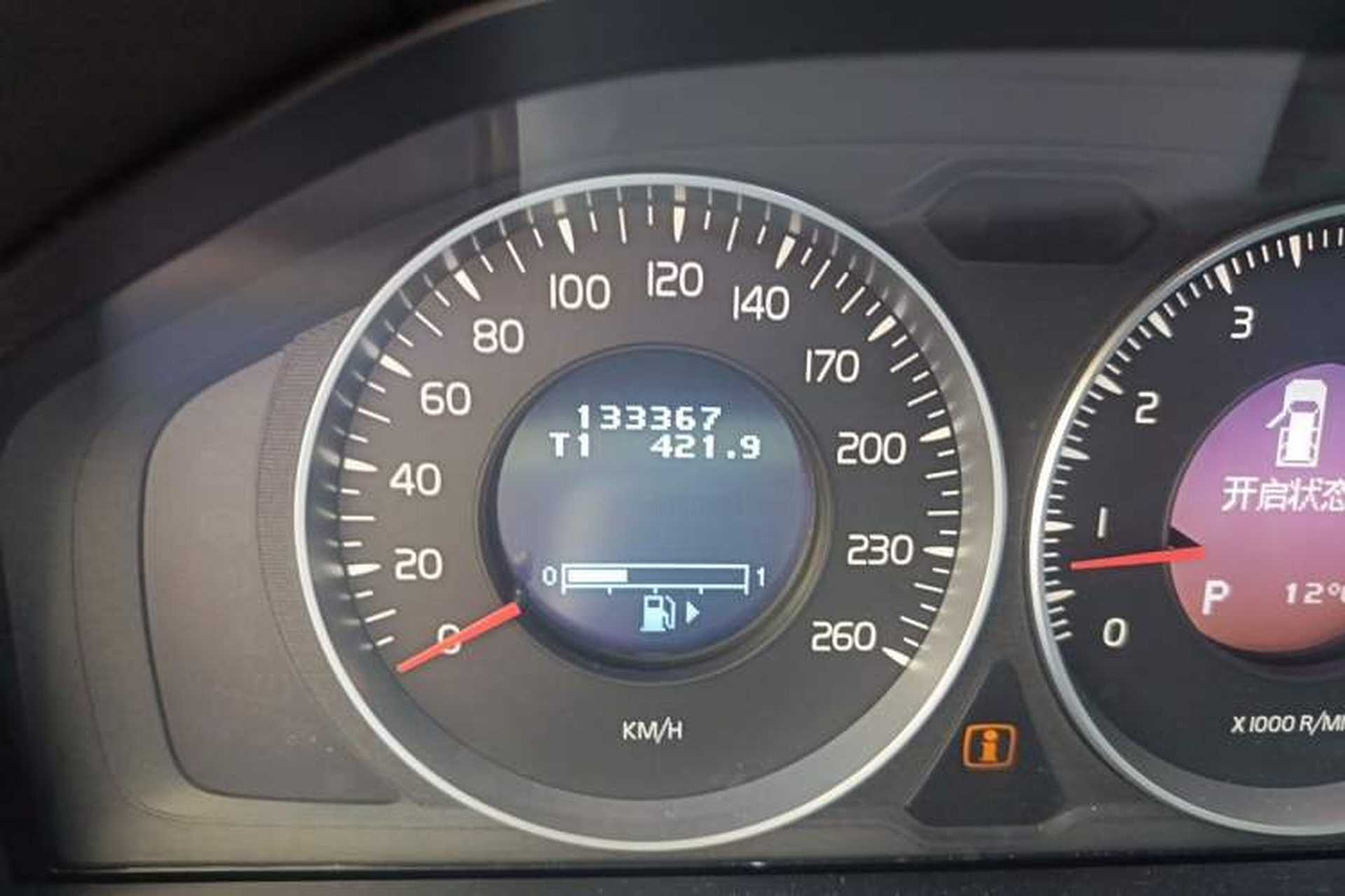 Used Volvo XC60 2012 T5 Comfort Edition Odometer Close Up