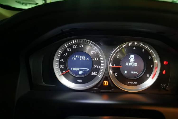 Used Volvo XC60 2012 T5 Zhiya Edition Odometer Close Up