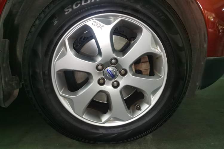Used Volvo XC60 2012 T5 Zhiya Edition Right Front Wheel Hub