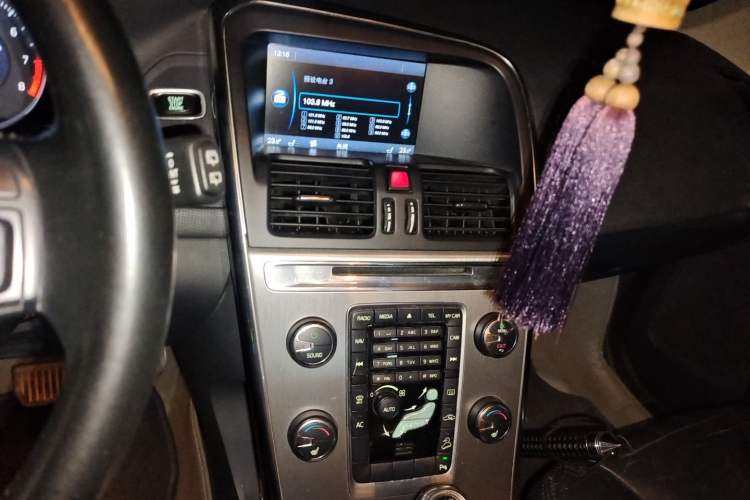 Used Volvo XC60 2012 T6 AWD Zhiya Edition Audio And AC Panel