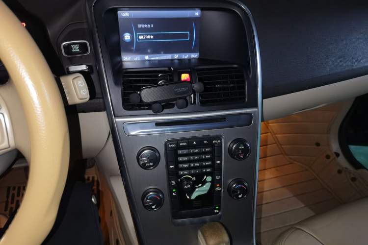 Used Volvo XC60 2012 T5 Zhiya Edition Audio And AC Panel