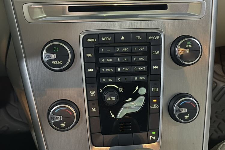Used Volvo XC60 2012 T5 Zhiya Edition Audio And AC Panel