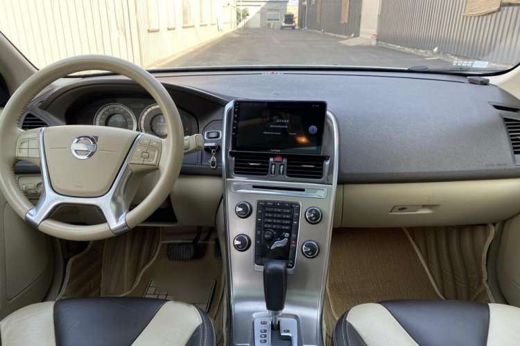 Used Volvo XC60 2012 T5 Comfort Edition Audio And AC Panel