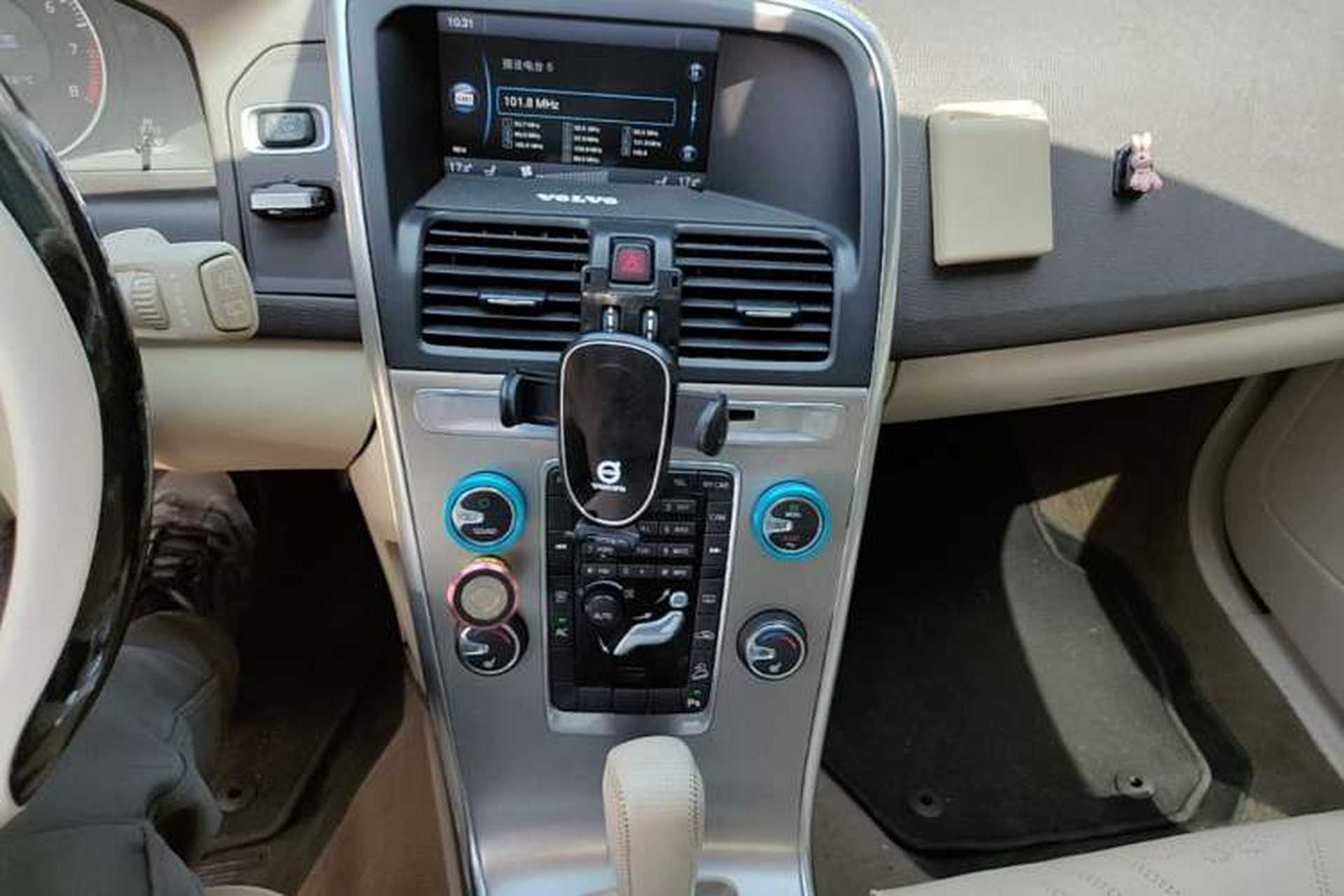 Used Volvo XC60 2012 T6 AWD Comfort Edition Audio And AC Panel