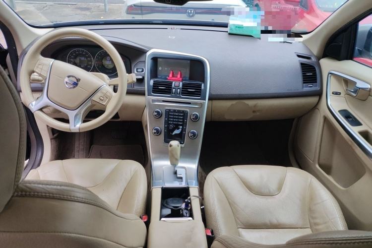 Used Volvo XC60 2012 T5 Comfort Edition Center Console