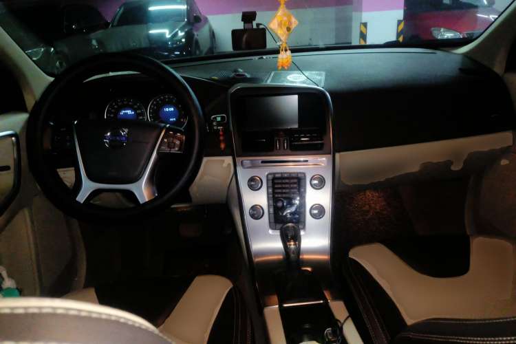Used Volvo XC60 2012 T5 Comfort Edition Center Console