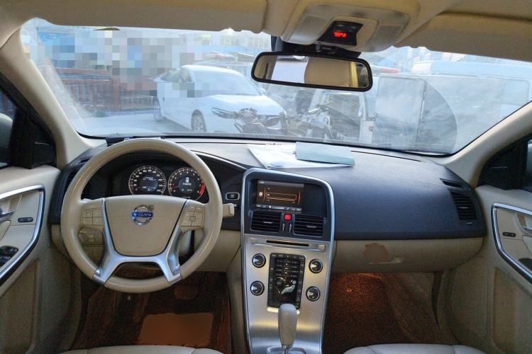 Used Volvo XC60 2012 T6 AWD Comfort Edition Center Console