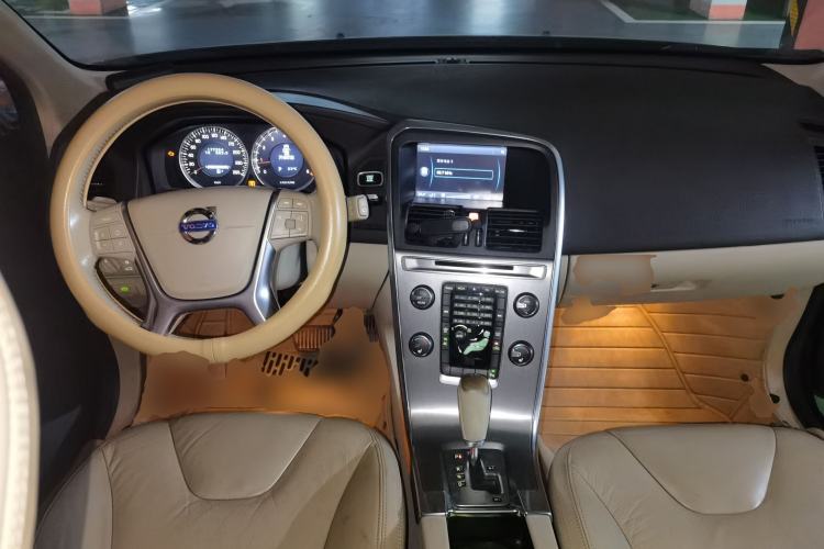Used Volvo XC60 2012 T5 Zhiya Edition Center Console