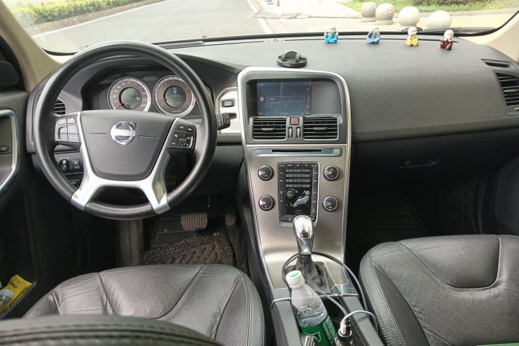 Used Volvo XC60 2012 T5 Comfort Edition Center Console