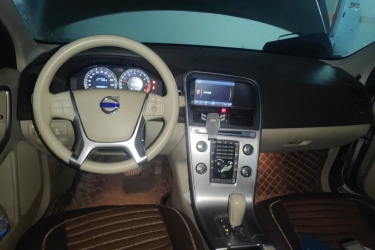 Used Volvo XC60 2012 T5 Comfort Edition Center Console