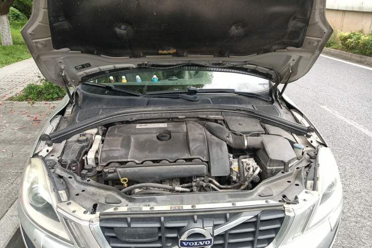 Used Volvo XC60 2012 T5 Comfort Edition Engine Bay