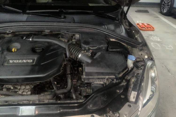 Used Volvo XC60 2012 T5 Comfort Edition Engine Bay Left
