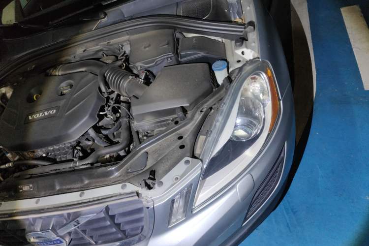 Used Volvo XC60 2012 T5 Zhiya Edition Engine Bay Left