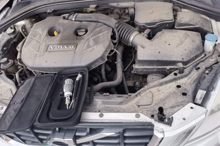 Used Volvo XC60 2012 T5 Comfort Edition Engine Bay