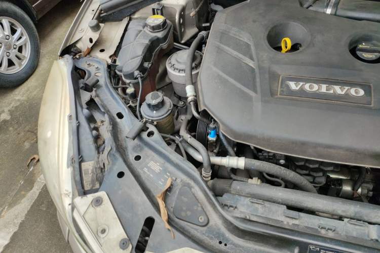 Used Volvo XC60 2012 T5 Comfort Edition Engine Bay Right