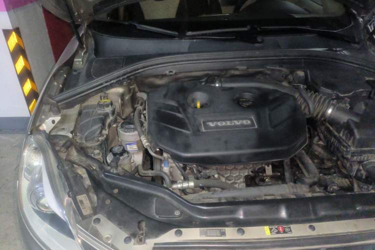 Used Volvo XC60 2012 T5 Comfort Edition Engine Bay Right