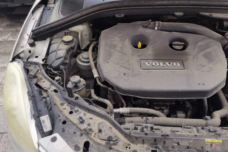 Used Volvo XC60 2012 T5 Comfort Edition Engine Bay Right
