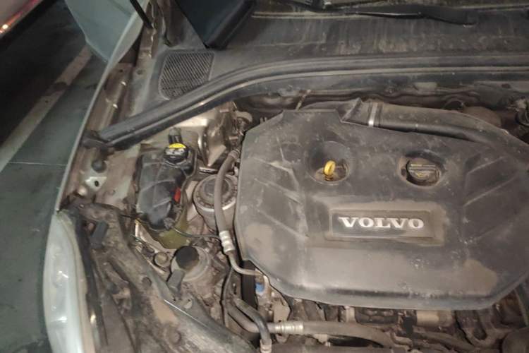Used Volvo XC60 2012 T5 Comfort Edition Engine Bay Right