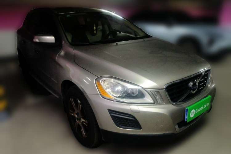 Used Volvo XC60 2012 T5 Comfort Edition Front Right 45 Deg