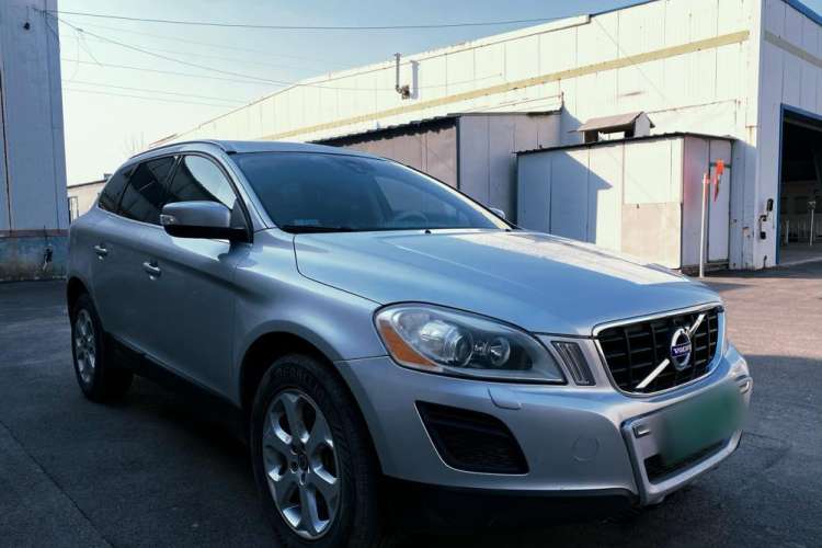 Used Volvo XC60 2012 T5 Comfort Edition Front Right 45 Deg