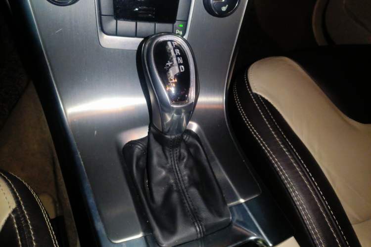 Used Volvo XC60 2012 T5 Comfort Edition Gear Lever