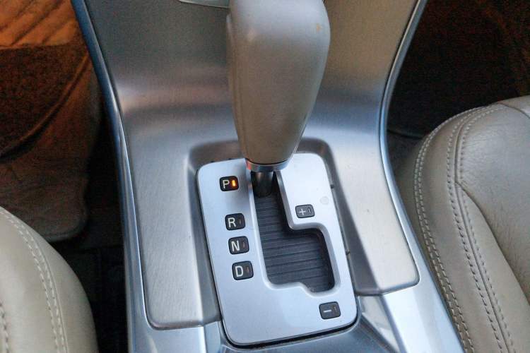 Used Volvo XC60 2012 T6 AWD Comfort Edition Gear Lever
