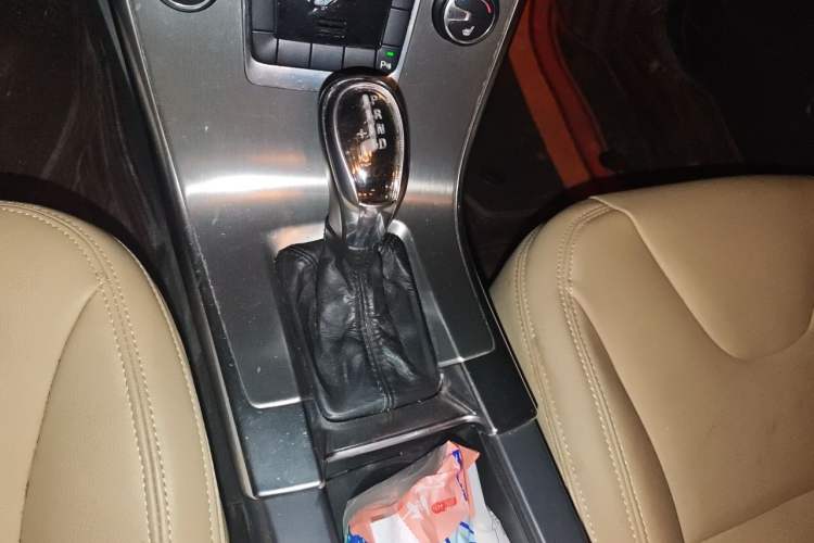 Used Volvo XC60 2012 T5 Comfort Edition Gear Lever