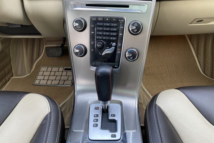 Used Volvo XC60 2012 T5 Comfort Edition Gear Lever