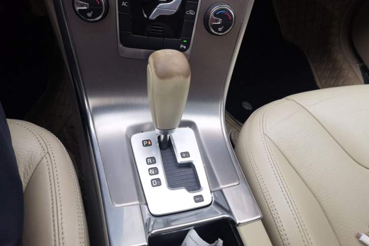 Used Volvo XC60 2012 T5 Comfort Edition Gear Lever