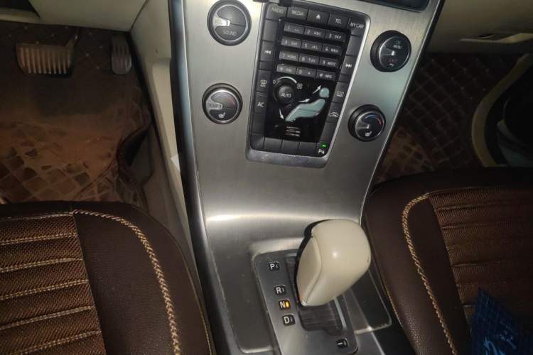 Used Volvo XC60 2012 T5 Comfort Edition Gear Lever