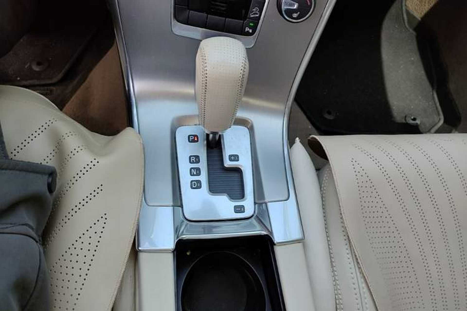 Used Volvo XC60 2012 T6 AWD Comfort Edition Gear Lever