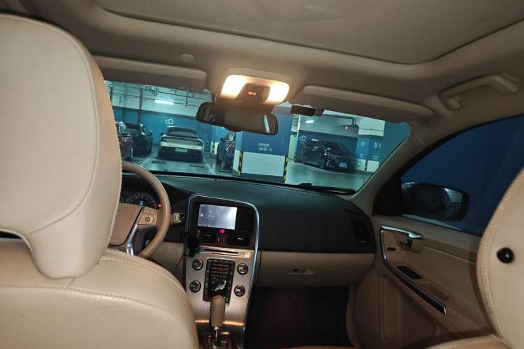 Used Volvo XC60 2012 T5 Comfort Edition Headliner