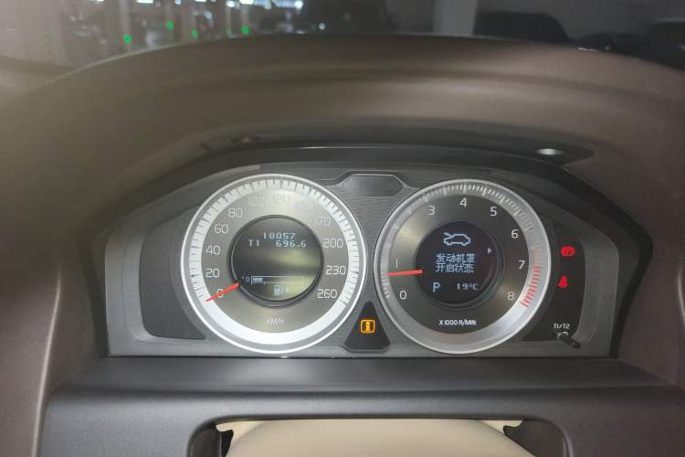 Used Volvo XC60 2012 T5 Zhiya Edition Instrument Cluster