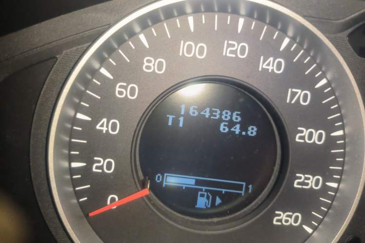 Used Volvo XC60 2012 T5 Comfort Edition Odometer Close Up