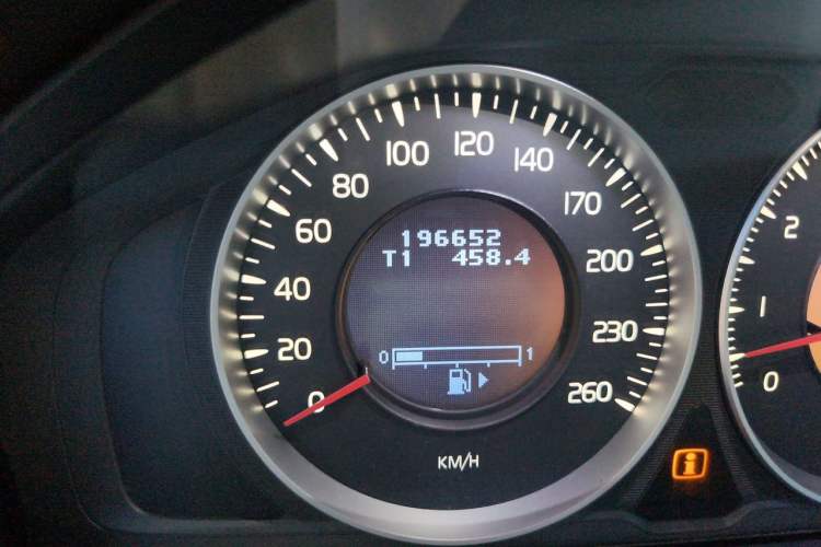 Used Volvo XC60 2012 T6 AWD Comfort Edition Odometer Close Up