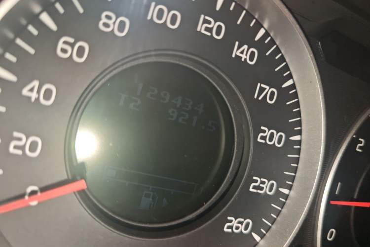 Used Volvo XC60 2012 T5 Comfort Edition Odometer Close Up